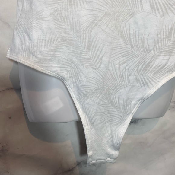 NWT Victoria’s Secret Bodysuit White Small - Picture 3 of 5